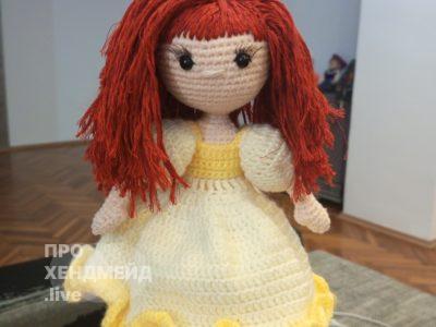 Knitted doll