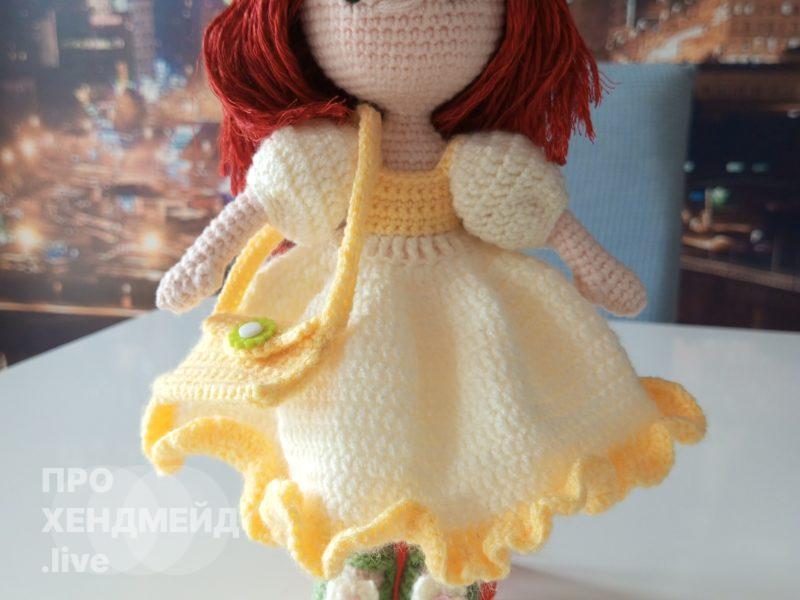 Knitted doll