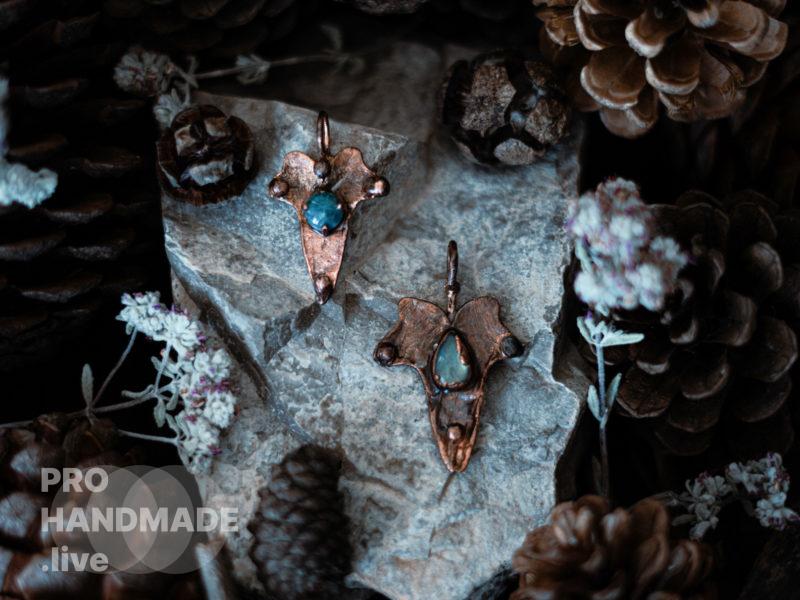 Маленький кулон из листа плюща