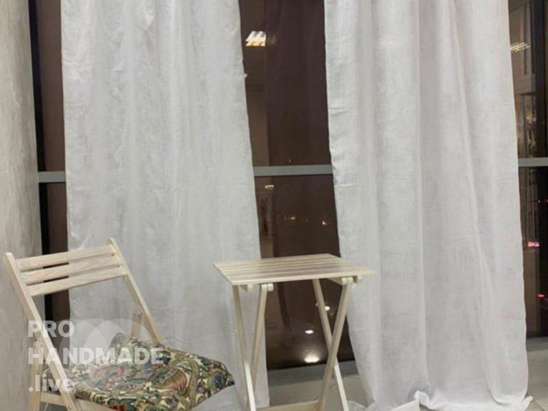 Шторы (гардины) белые на завязках.